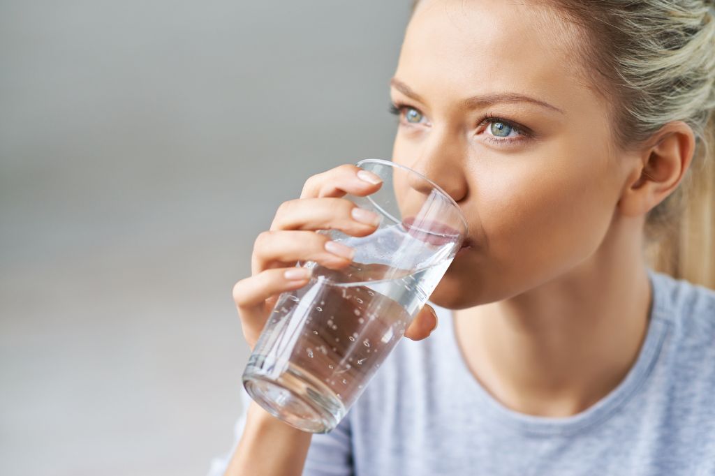 How Much Water Should I Drink to Lose Weight?