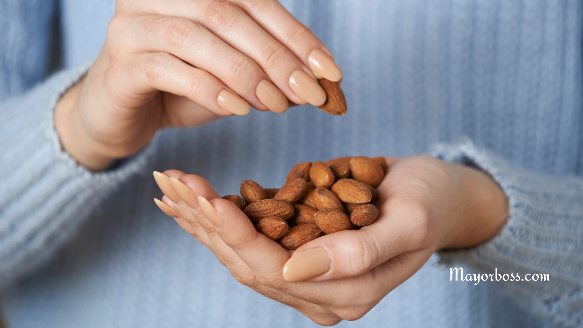 6 Reasons To Start Eating A Handful of Almonds Every Day