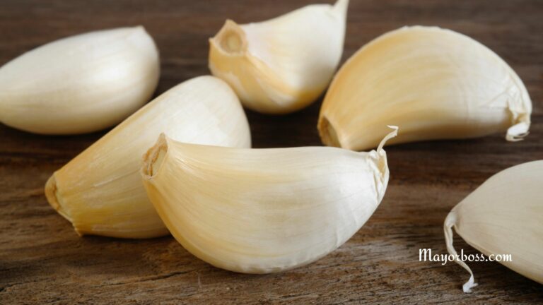 A fresh garlic bulb with cloves, symbolizing the numerous health benefits of eating a garlic clove a day.