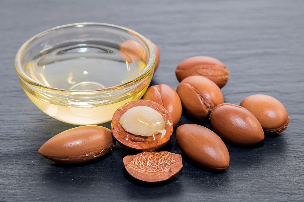Best Hair Oils For Hair Growth And Thickness