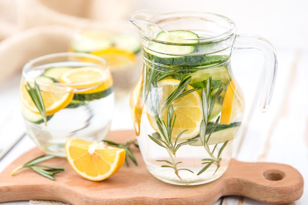 9 Reasons to Drink Lemon Water Every Morning