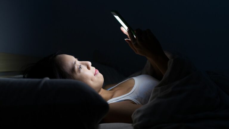 Reasons to Put Your Phone Away Before Bedtime