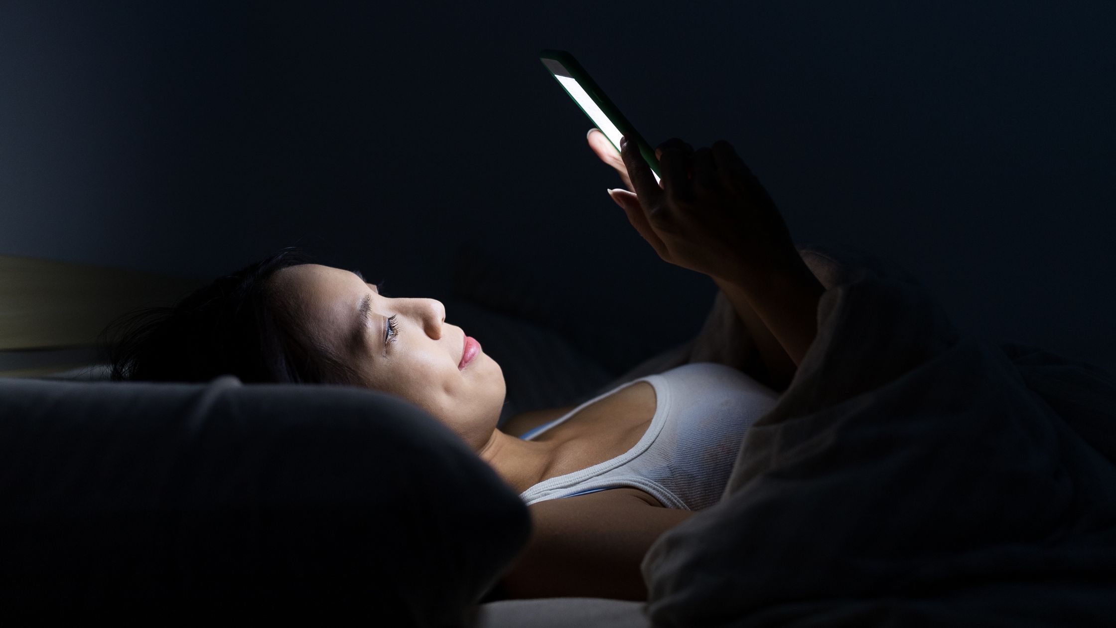 5 Reasons to Put Your Phone Away Before Bedtime