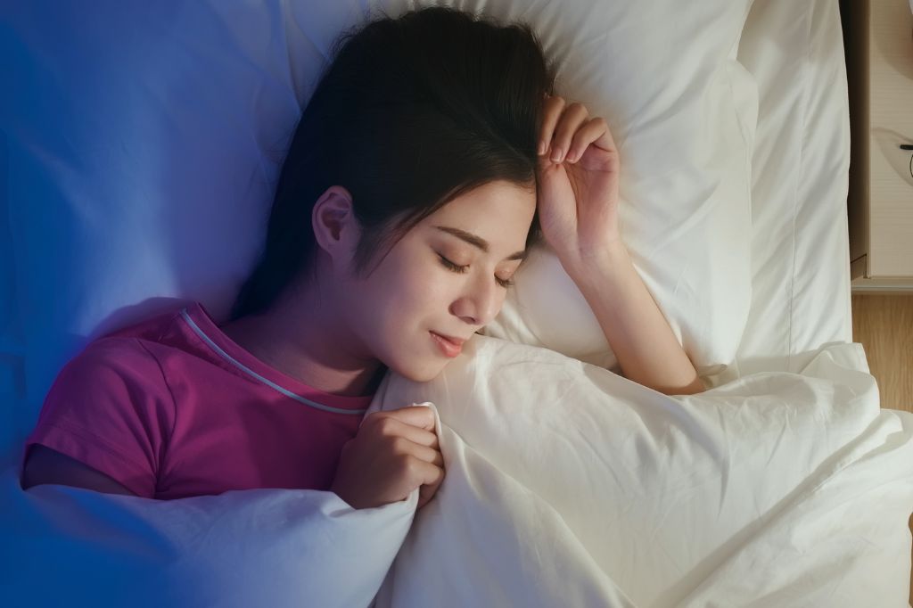 What Happens To Your Body If You Sleep Without A Blanket?