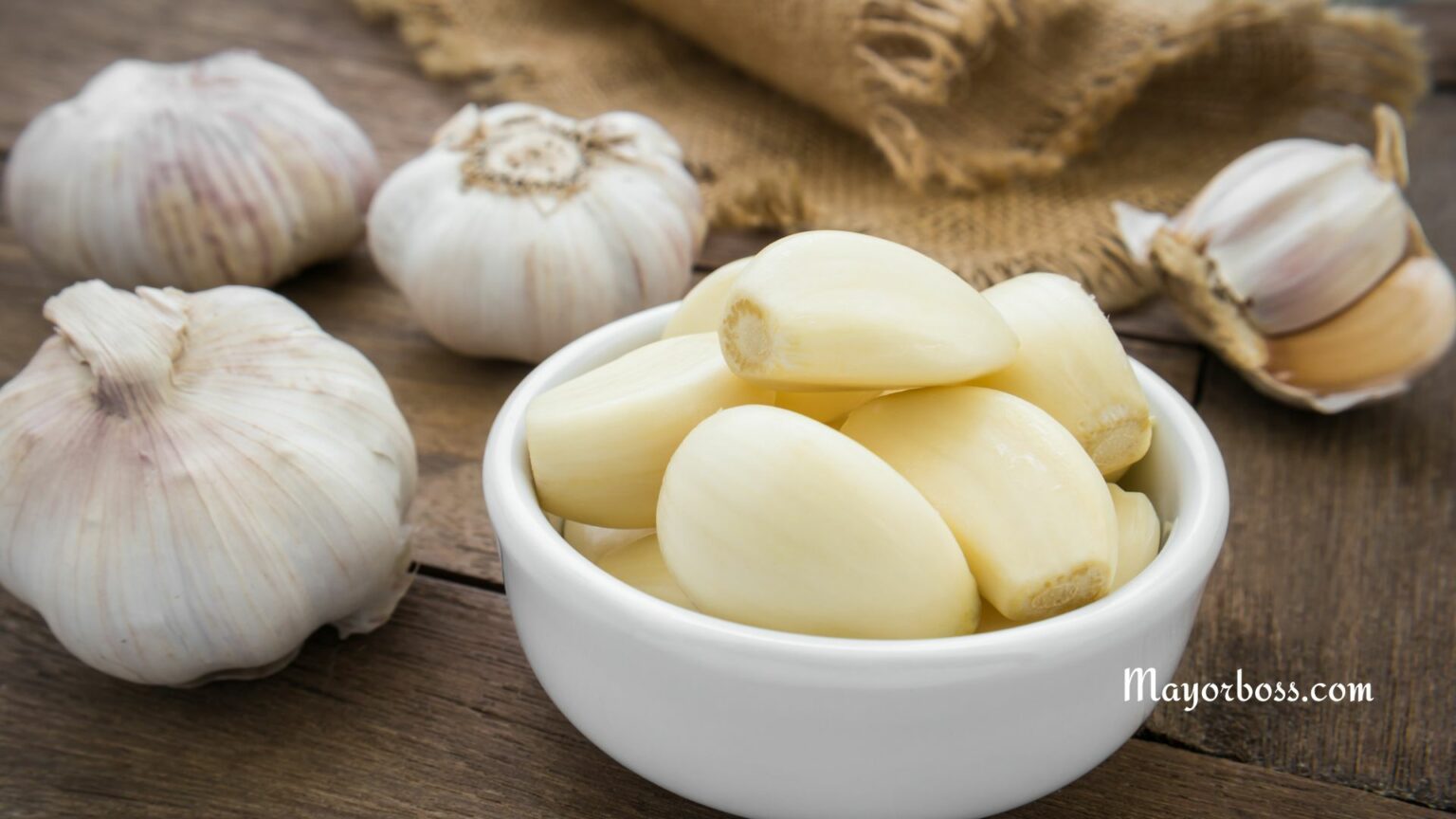 6 Reasons to Eat a Garlic Clove a Day