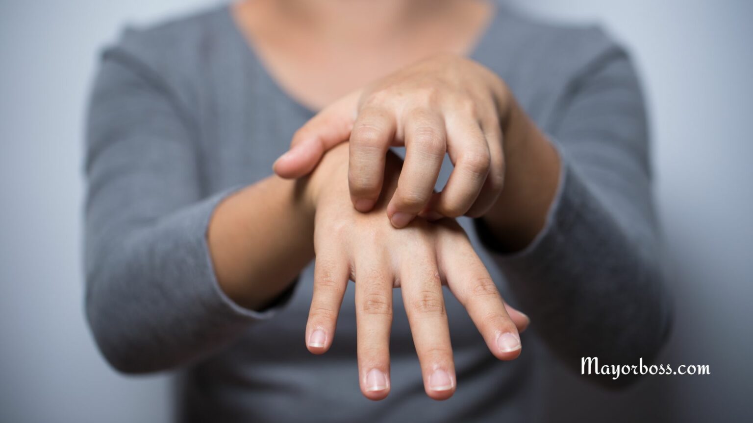 Itchy Left Hand What Does It Mean?