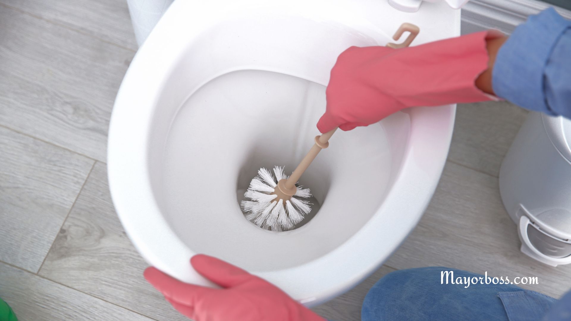 This Is What Happens When You Put Vinegar In Your Toilet