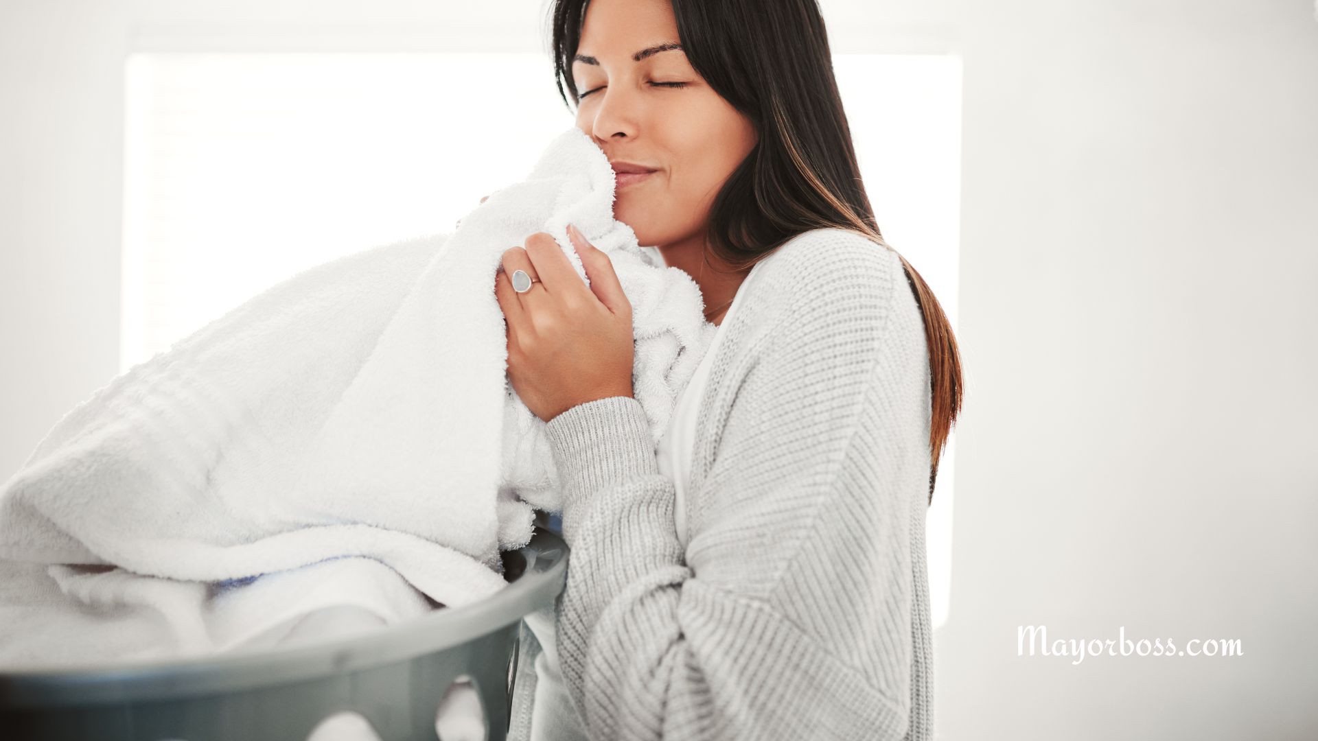 8 Reasons to Use Vinegar in Laundry