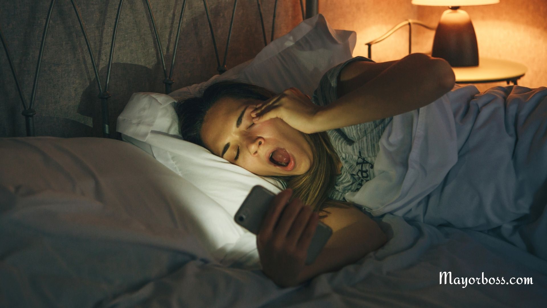 7 Damaging Bedtime Habits That You Should Always Avoid