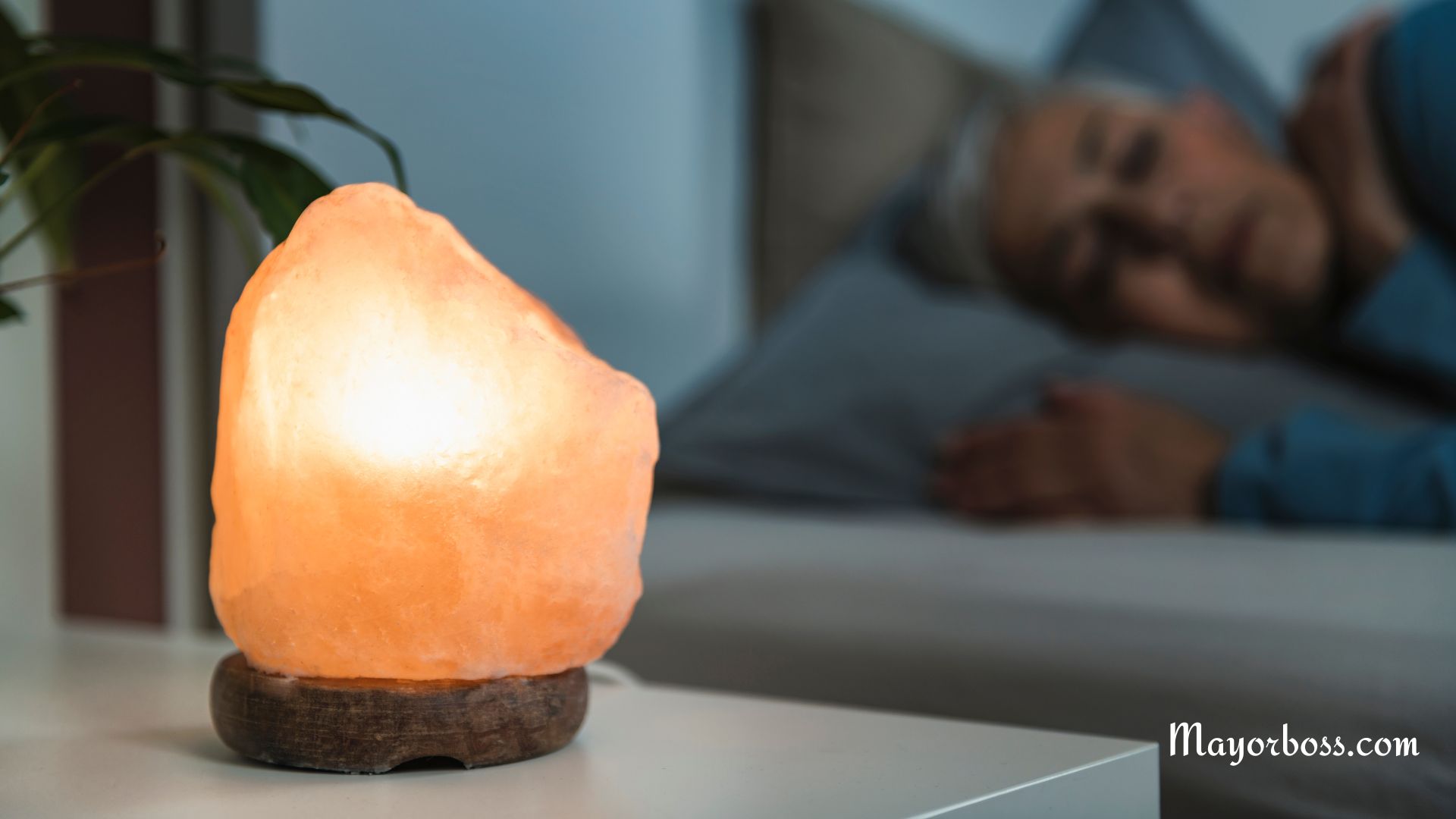 Why You Should Use a Himalayan Salt Lamp in the Bedroom