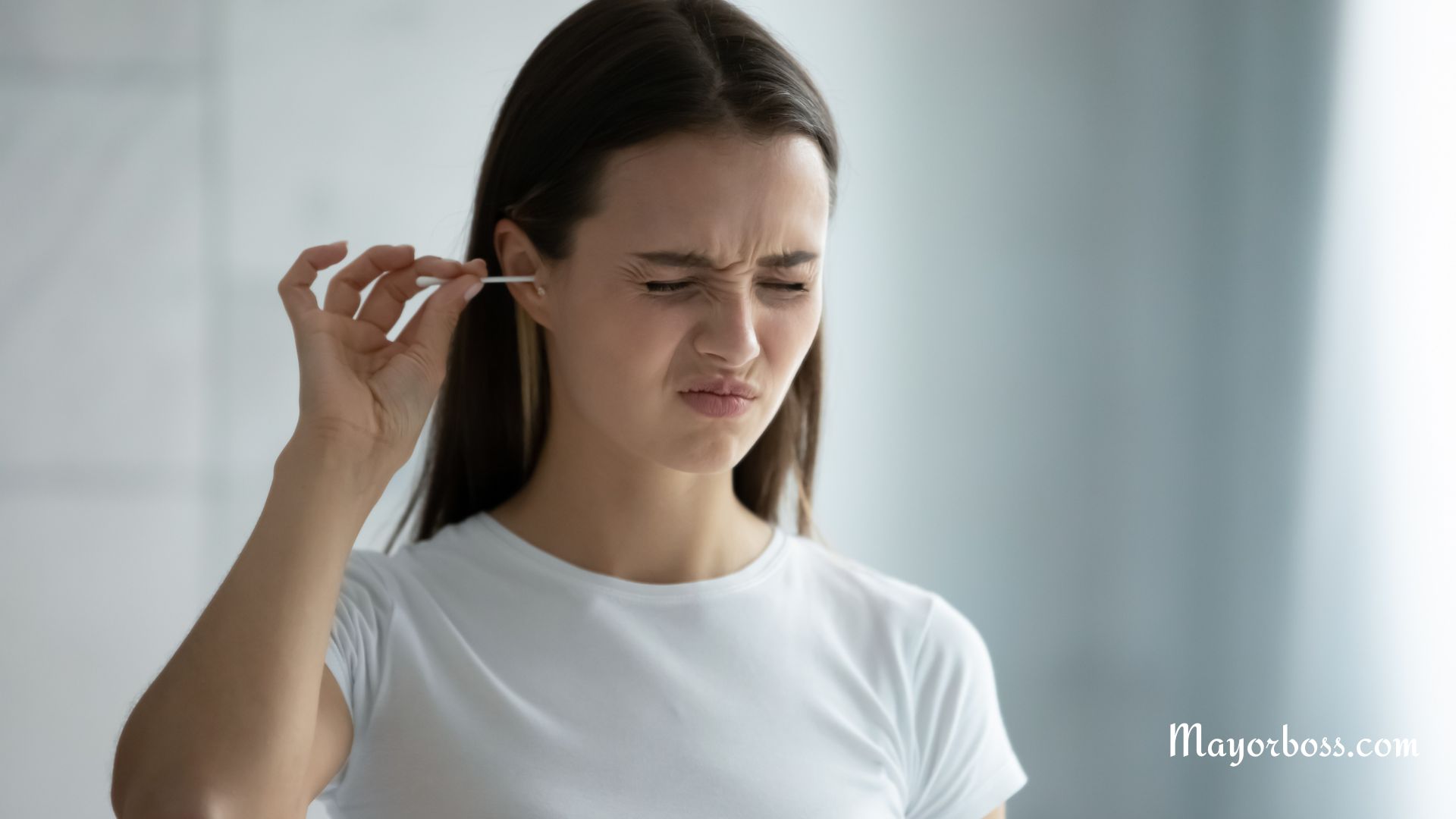 This Is Why You Cough When Using A Q-Tip To Clean Your Ears