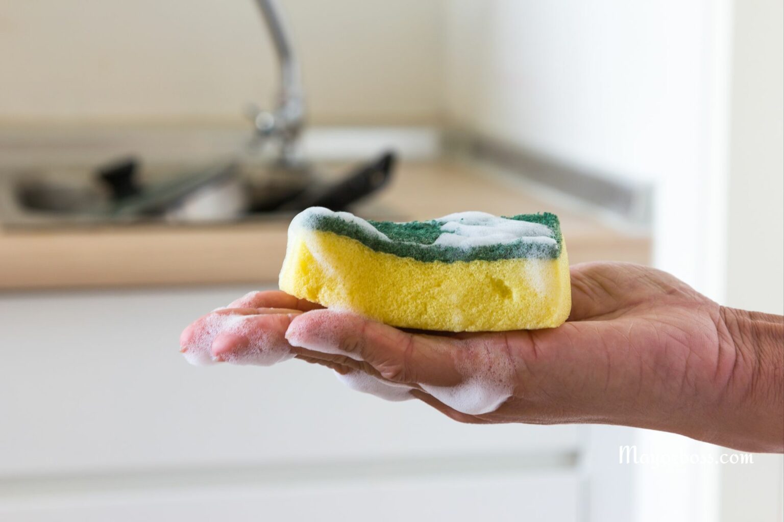 How Often Should You Really Replace Your Dishwashing Sponge?