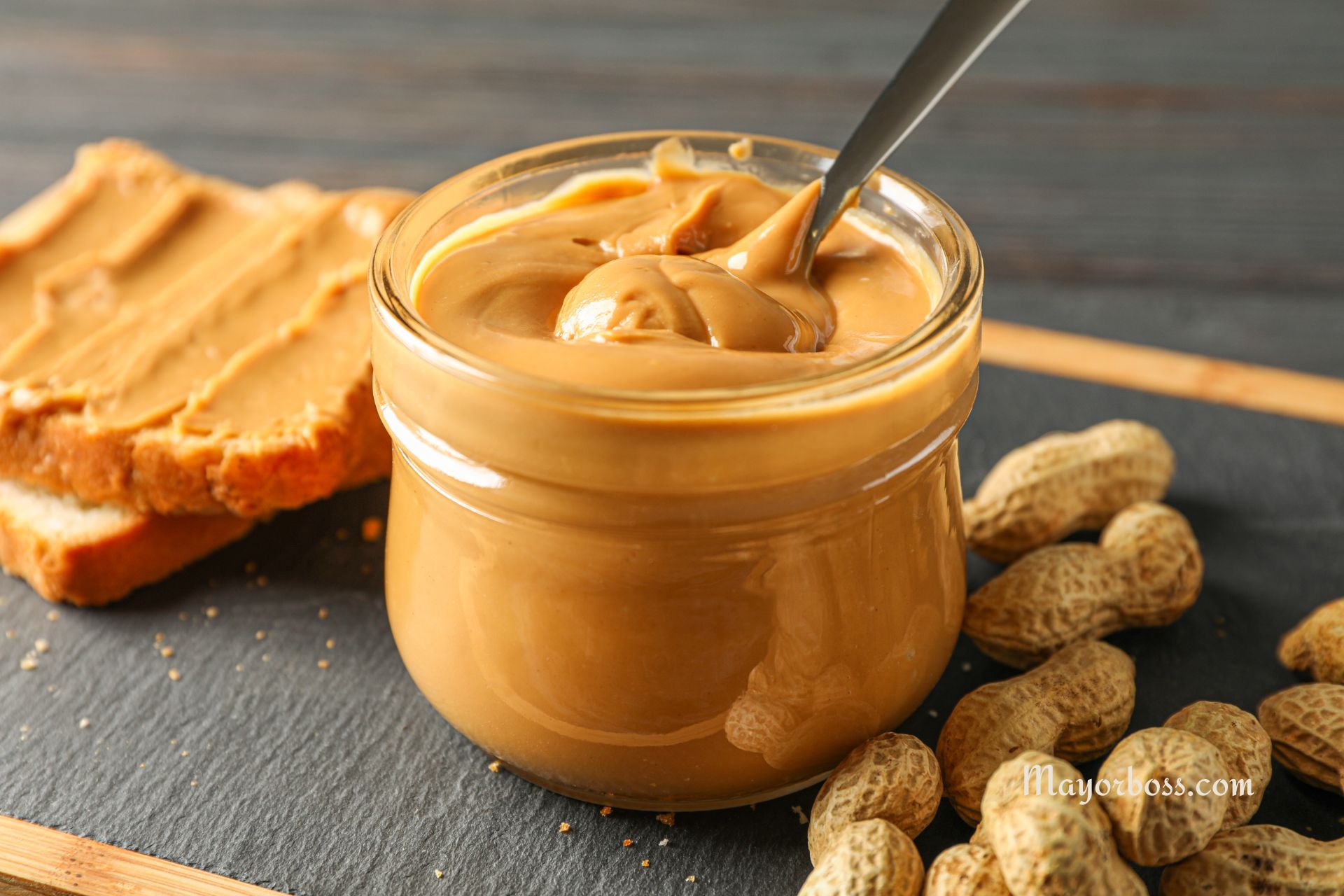 How Many Calories Are in a Teaspoon of Peanut Butter?