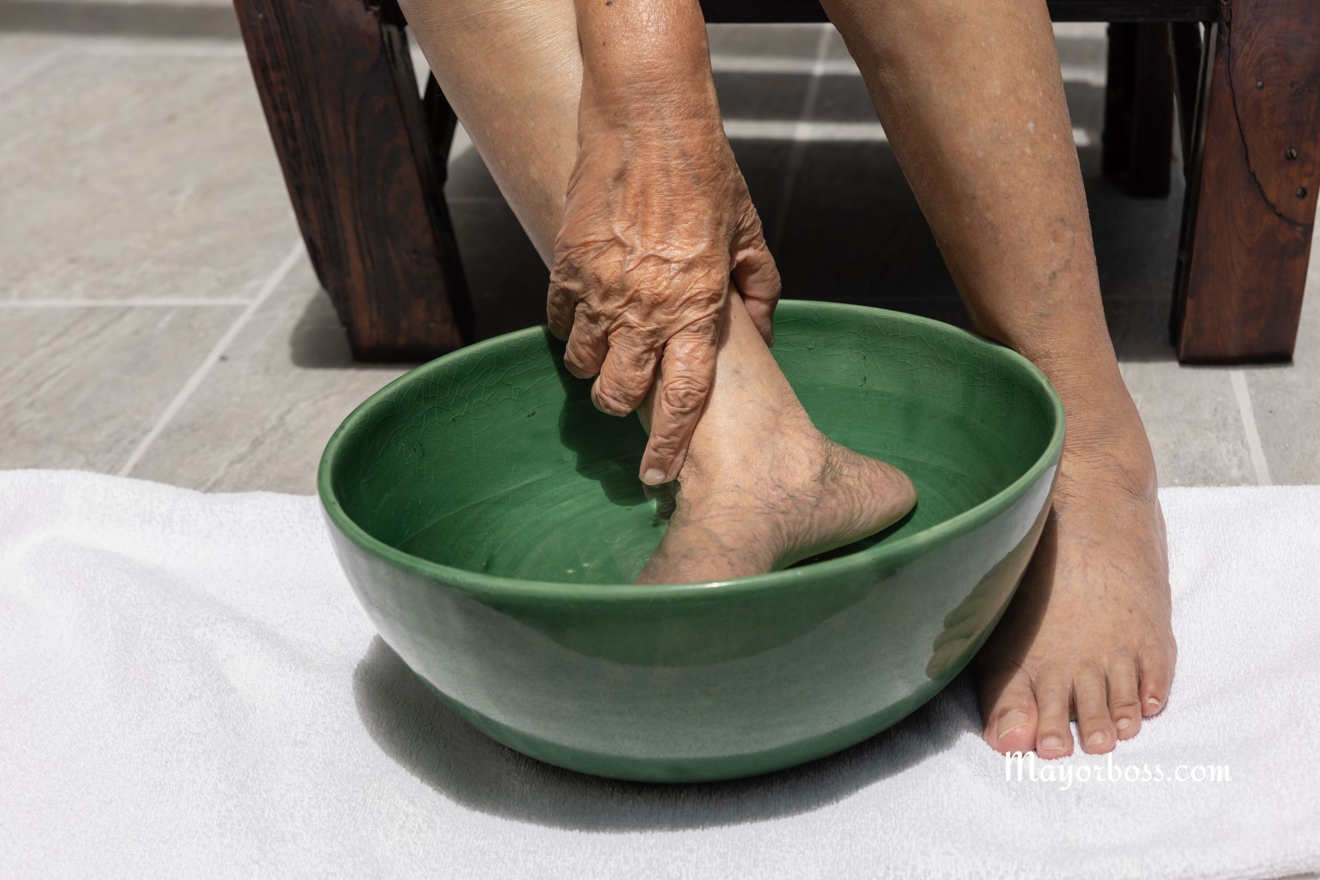 Soak Your Feet for 20 Minutes: Your Heels Will Be Smooth as Baby Skin
