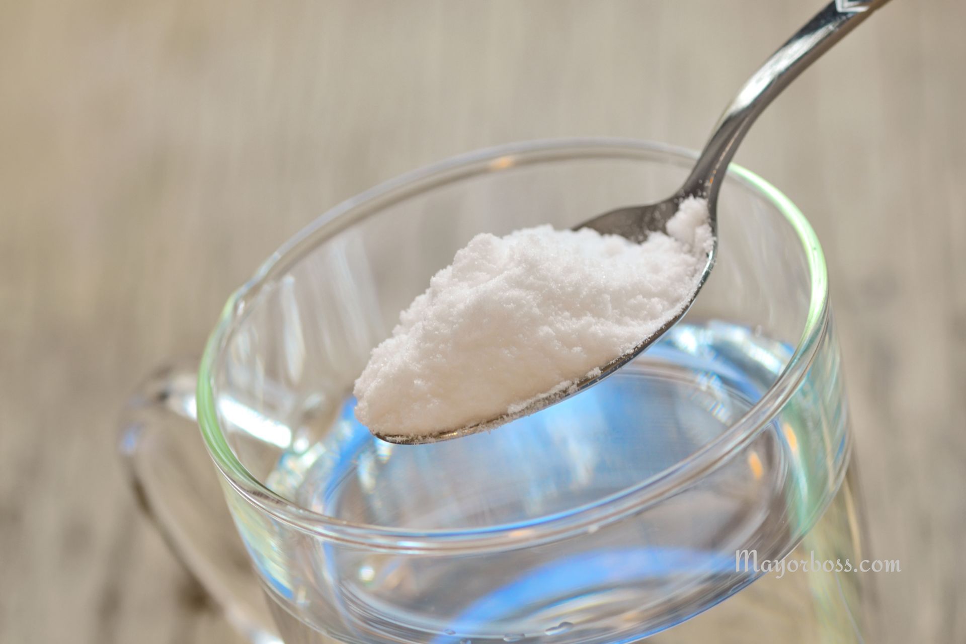 5 Surprising Benefits of Drinking Baking Soda Water