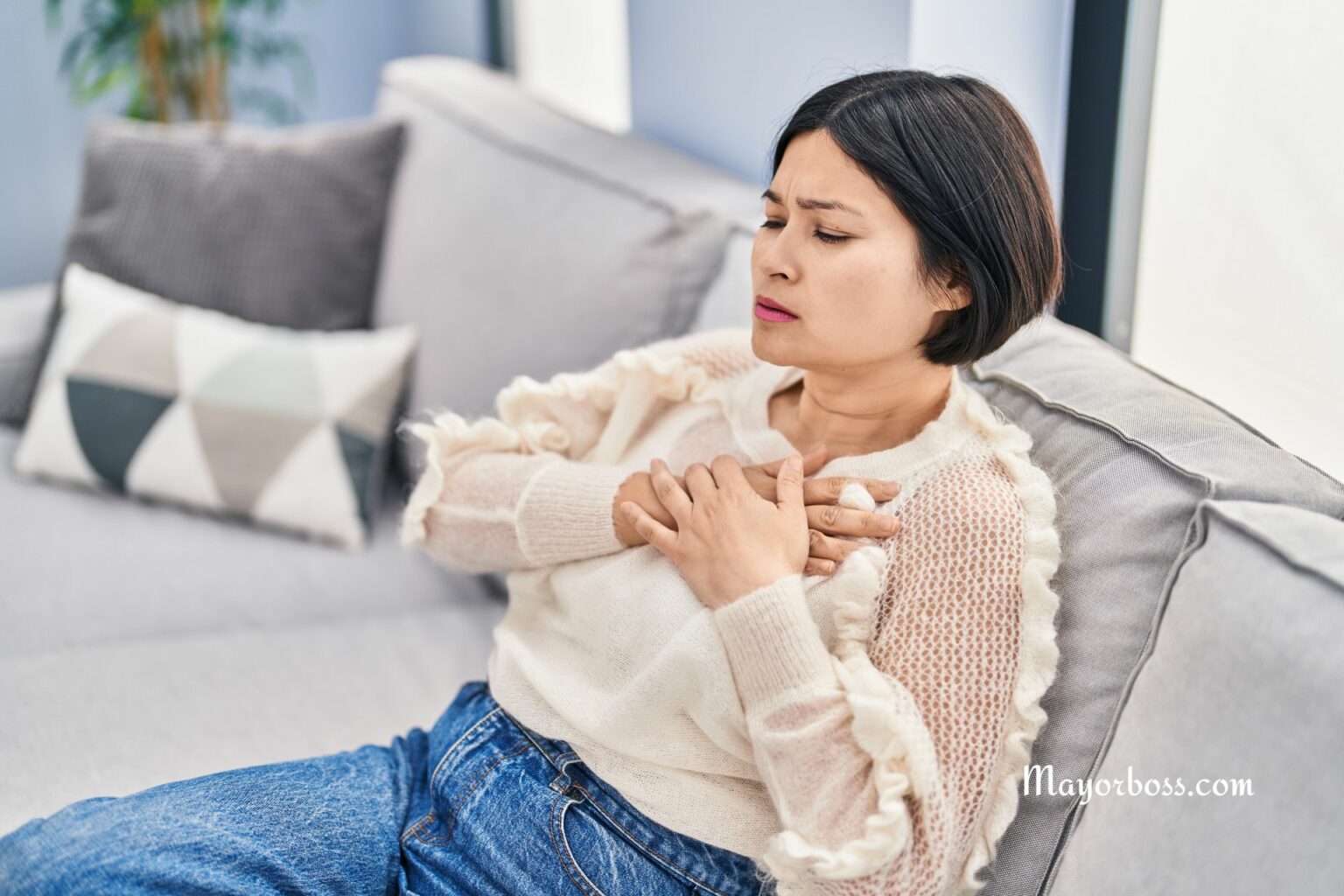 Chest Pain in Women Don't Ignore These Warning Signs