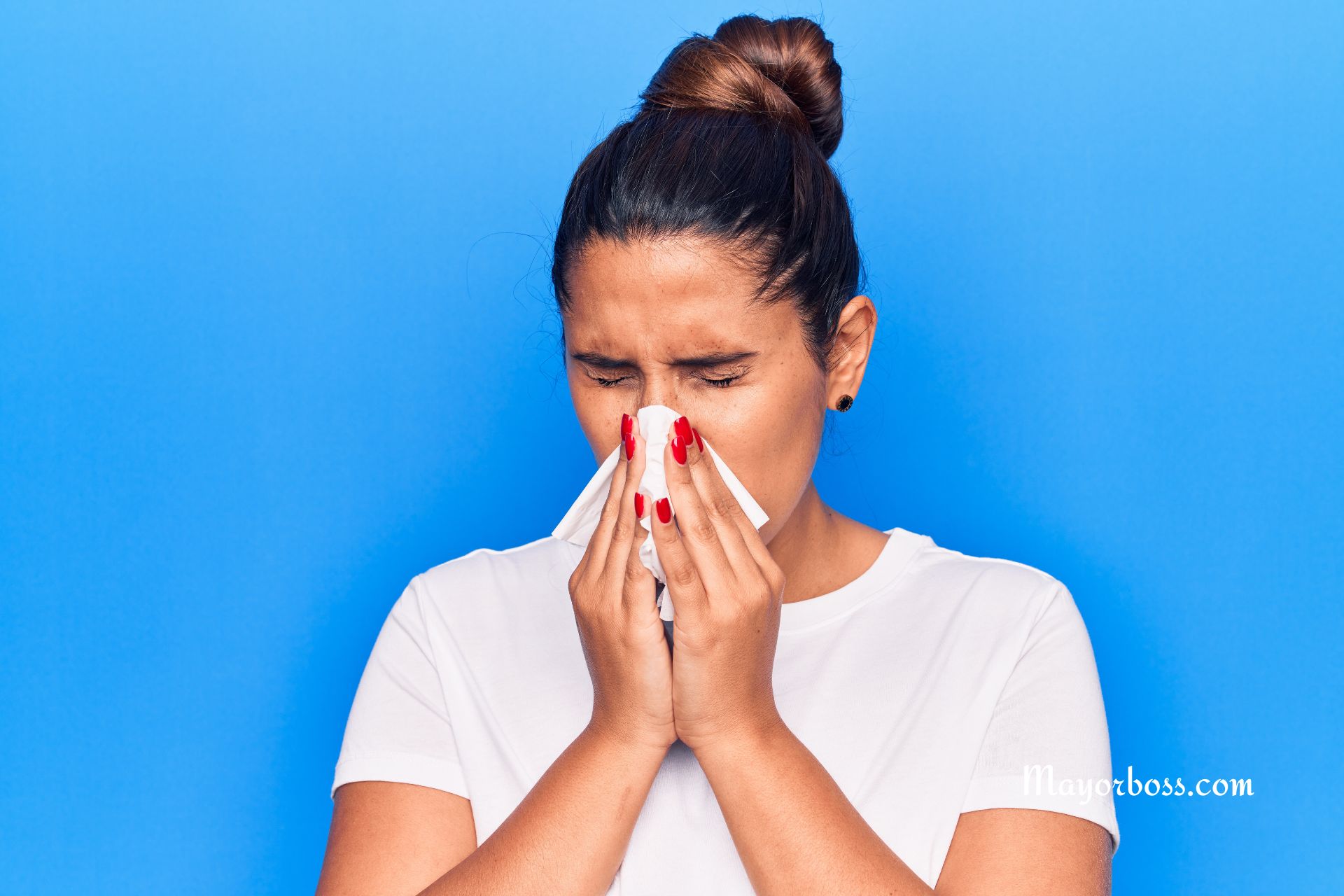 Don’t Hold Your Nose When You Sneeze! Here’s Why It’s Dangerous