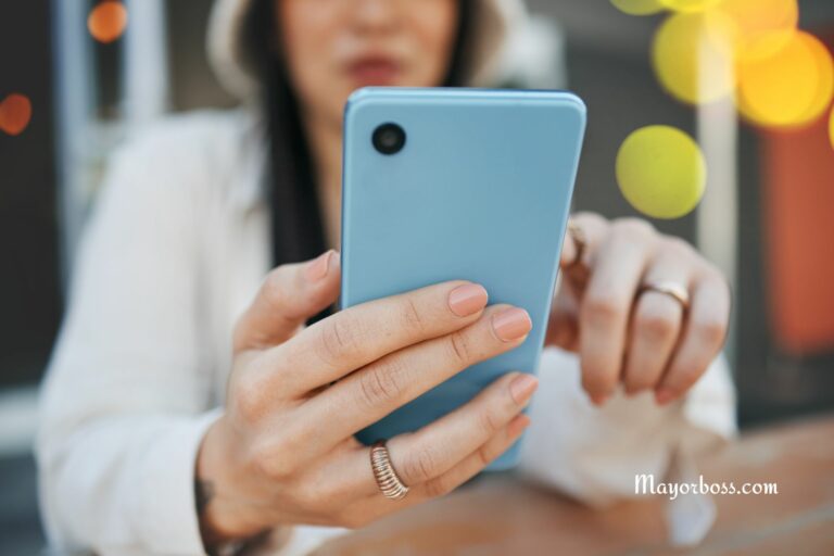 Is Your Phone Hurting Your Hand? The Right Way to Hold It (And When to Put It Down)