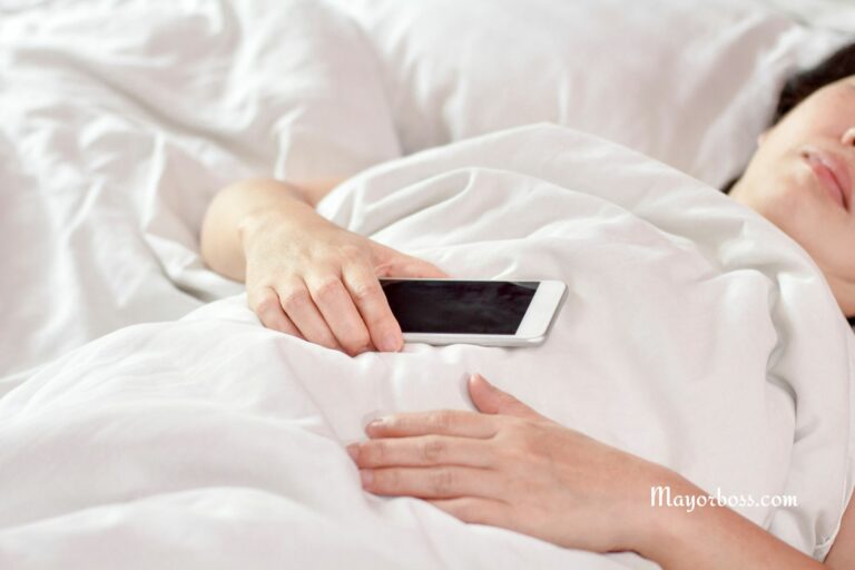 6 Places You Should Never Keep Your Phone (You’ll Be Surprised at #5)