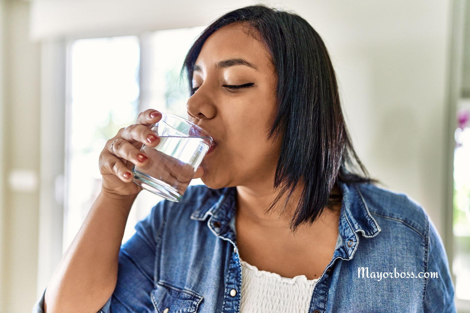 6 Signs Your Body IMMEDIATELY Needs More Water