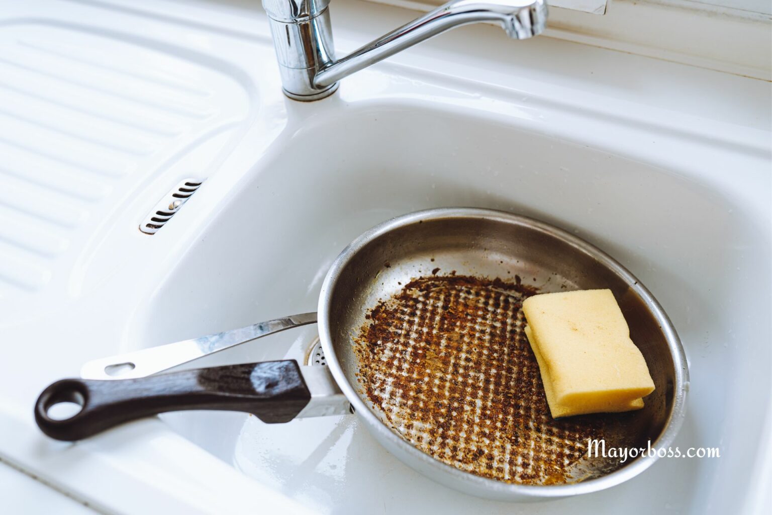 Don't Scrub Burnt Pans! Use Sugar Cubes Instead (Here's How)
