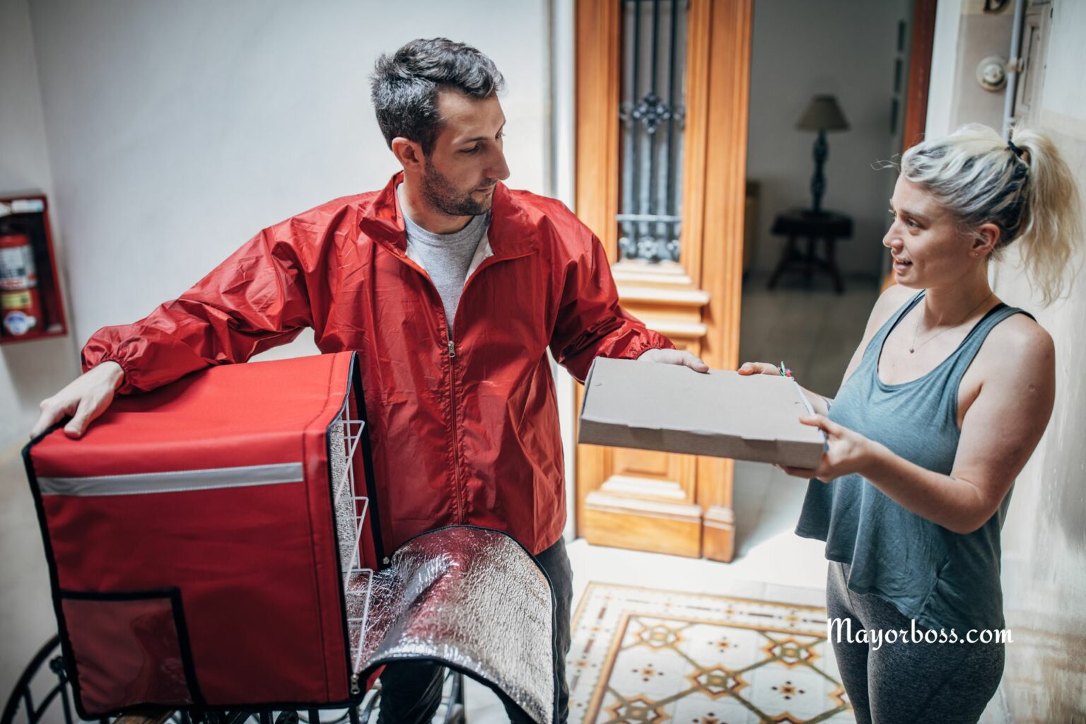 Here's How Much You Should Be Tipping for Food Delivery