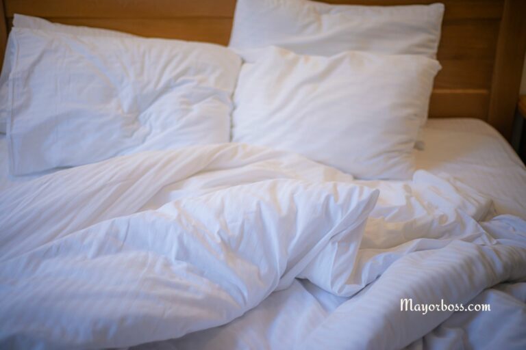 How Often Should You Change Your Bed Linen? The Answer is Surprising!