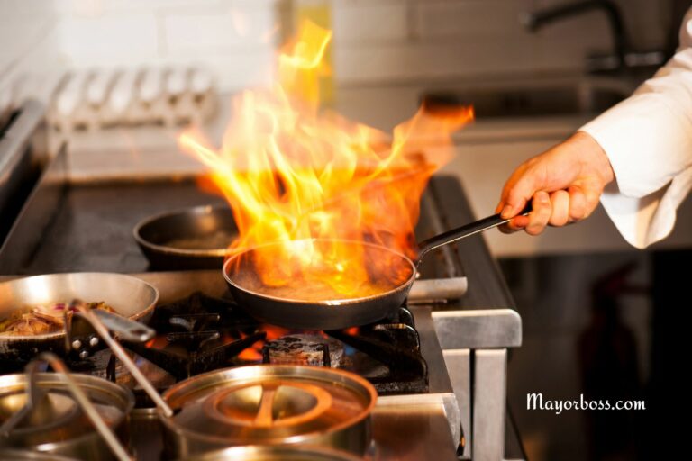 These 4 Things You Should Never Do If You Burn Yourself with Cooking Oil