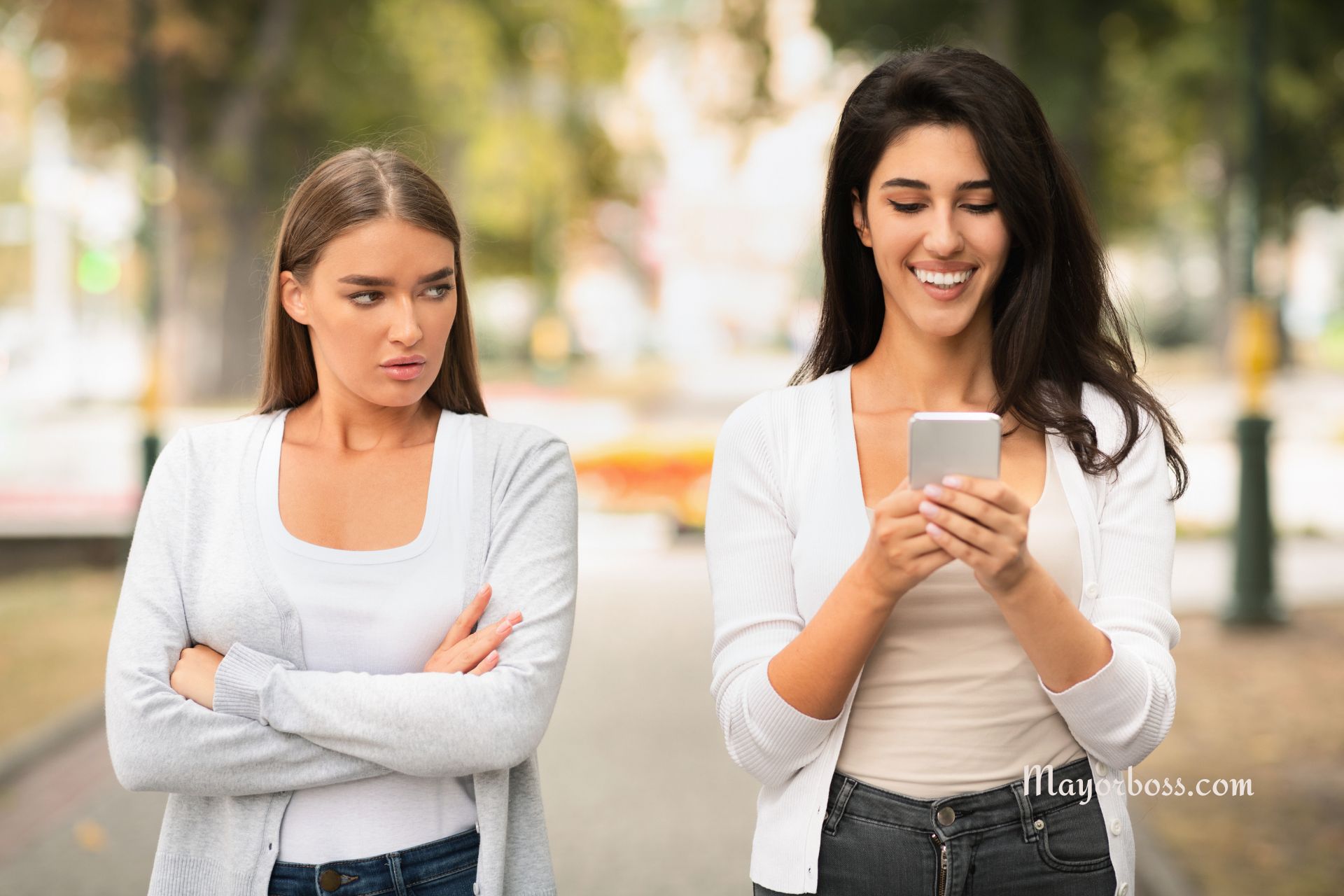 8 Behaviors That Someone Is Secretly Jealous of You