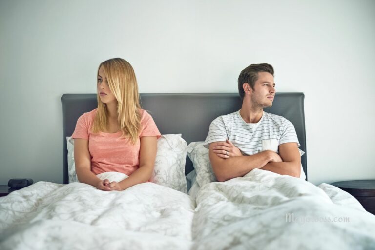 8 Painful Clues That Show Your Partner Doesn’t Love You Anymore