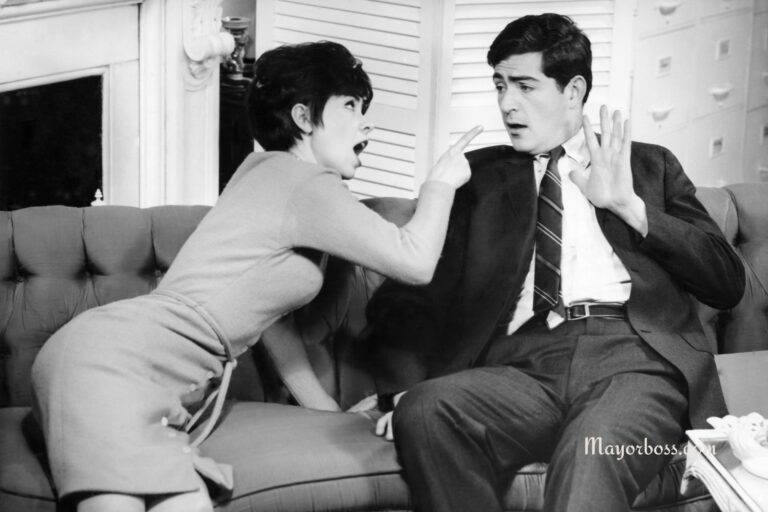 7 Phrases Narcissists Use To Control Their Partners