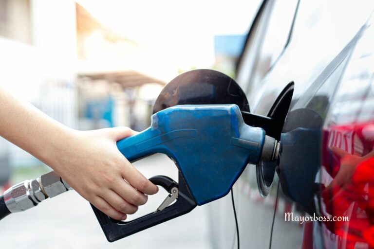 Here Is How Much Gas You Should Be Keeping in Your Tank