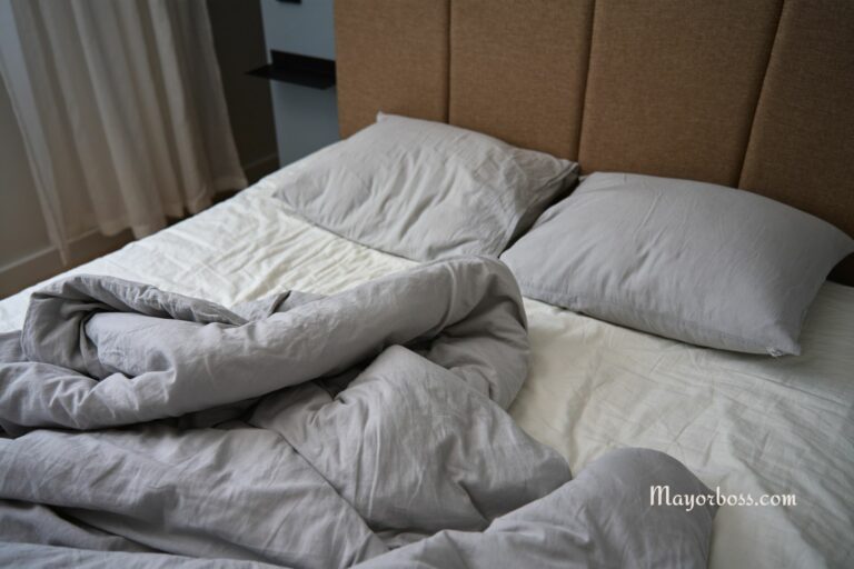 Why It’s Bad to Make Your Bed Immediately After Waking Up