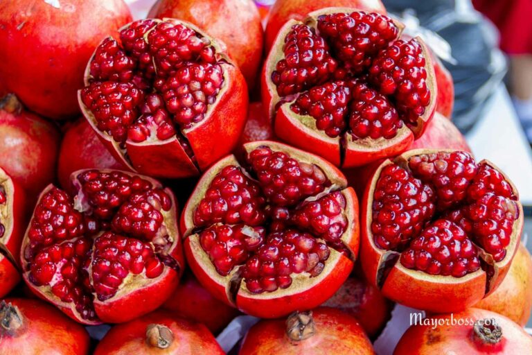6 Reasons to Have 1 Pomegranate Daily