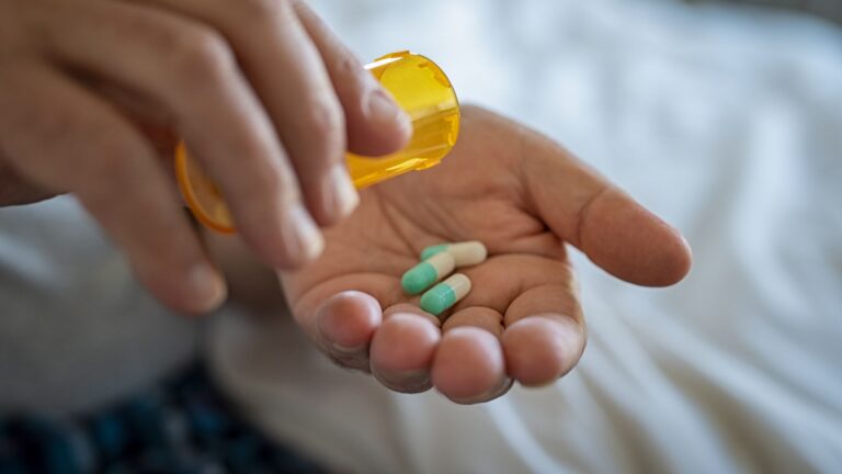 3 Types of People Who Need Vitamin B12 Tablets