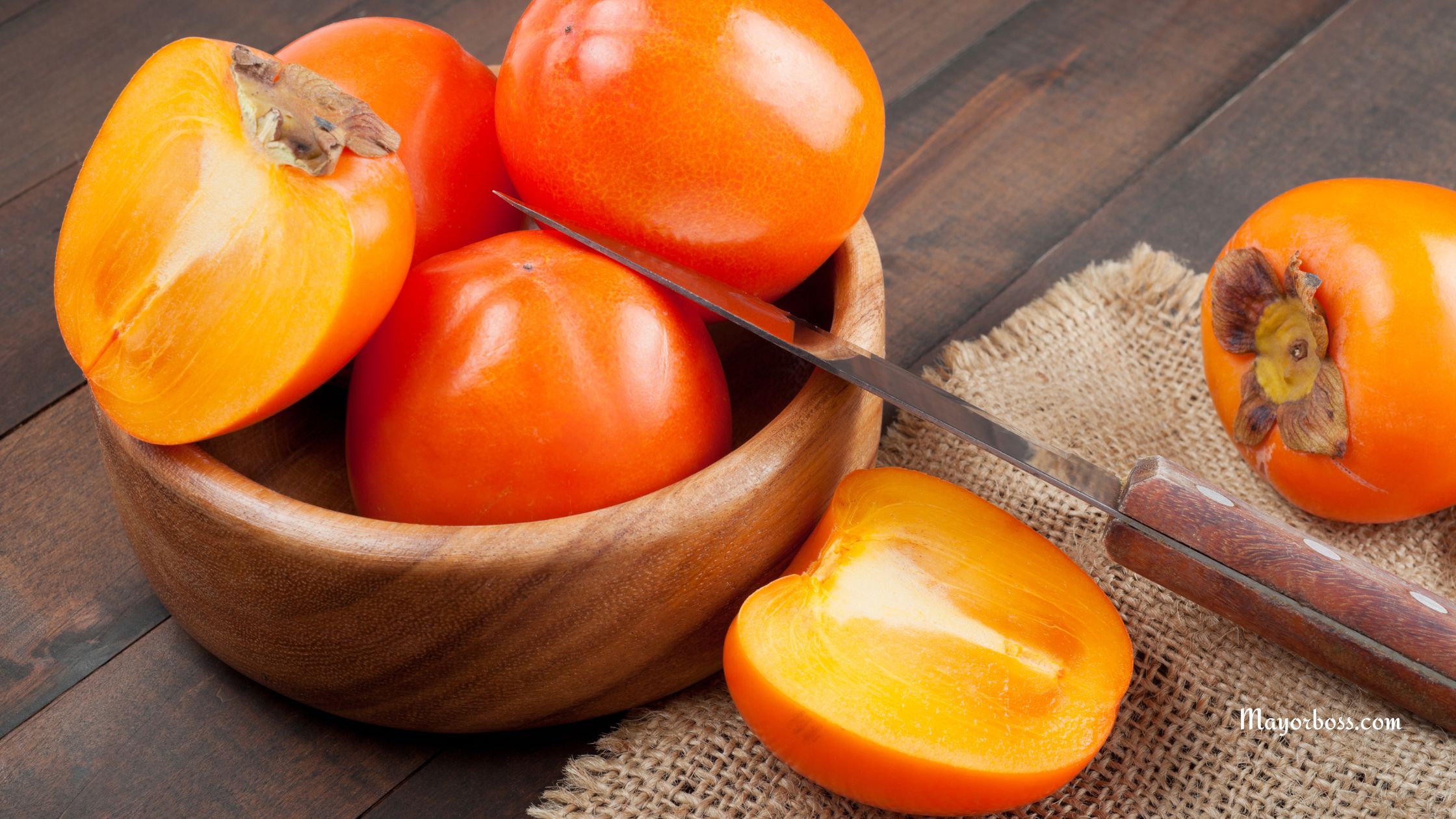 How to Eat Persimmons Properly – With or Without Skin