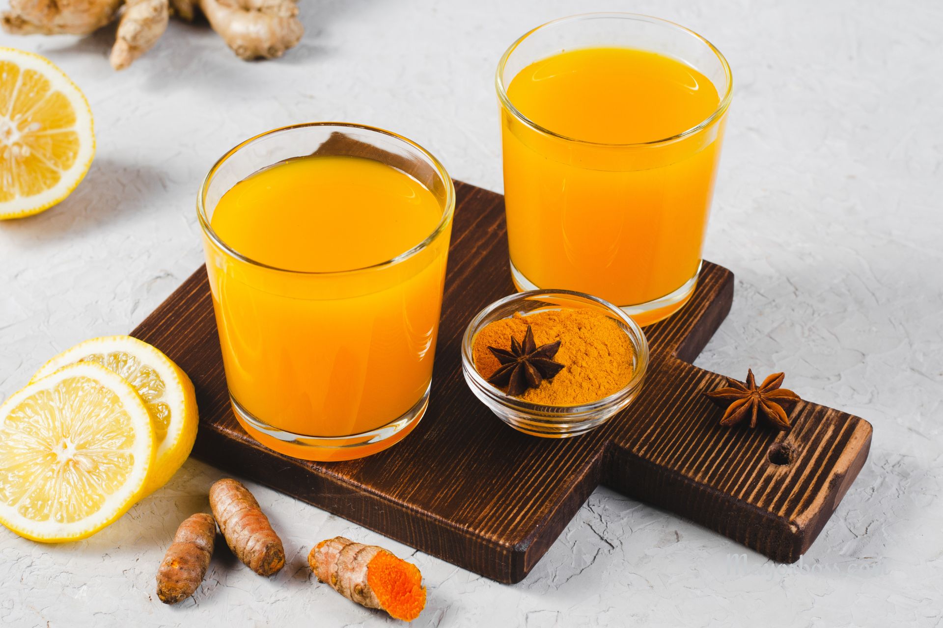 5 Reasons Everyone Should Drink Turmeric with Water Everyday