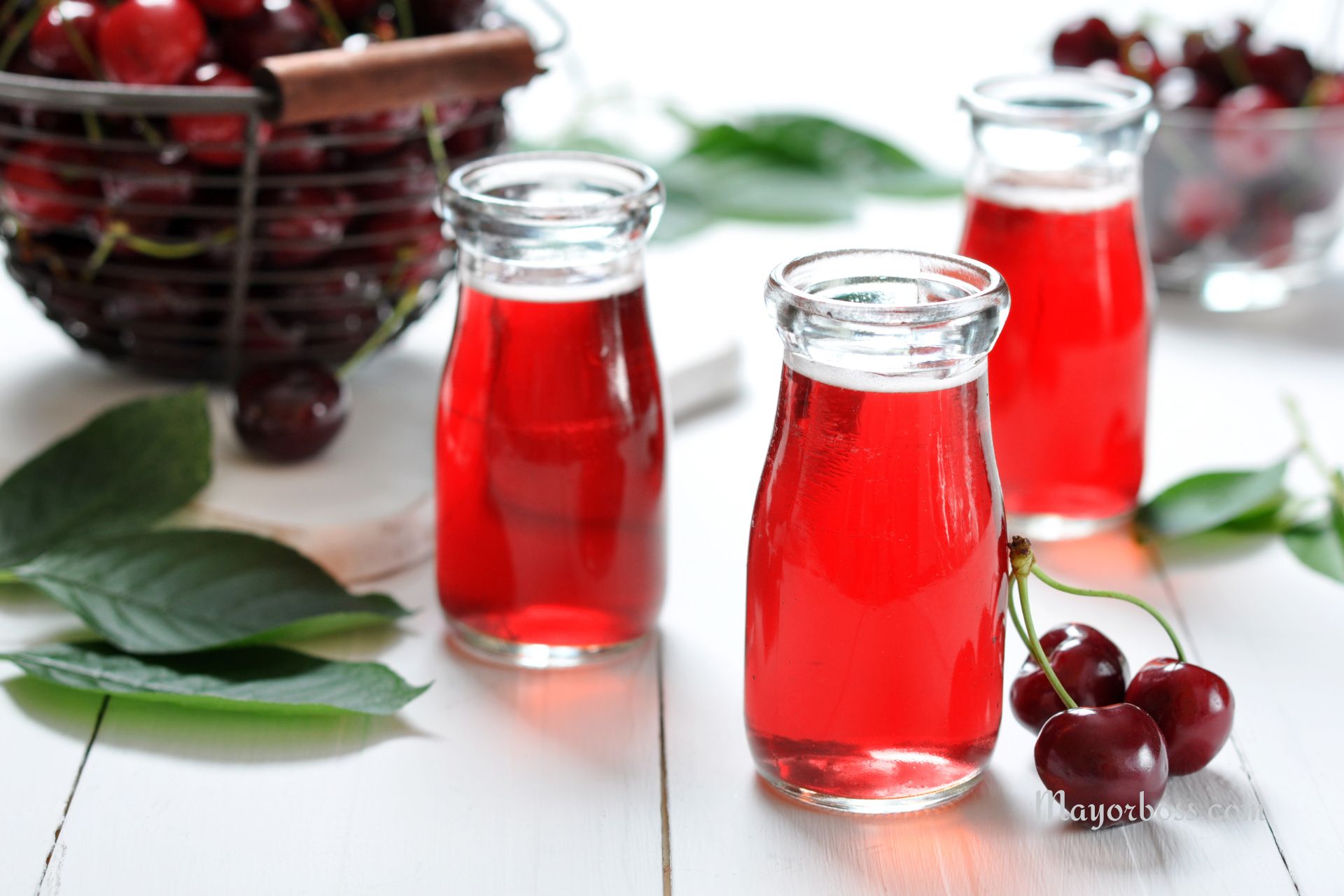 6 Juice Drinks to Naturally Lower Uric Acid Levels