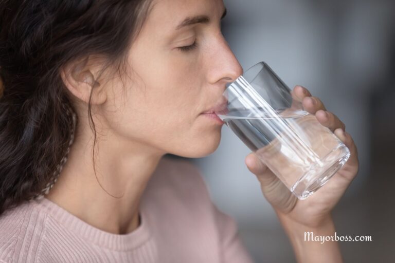 Stop Drinking Water at This Time to Get a Good Night’s Sleep