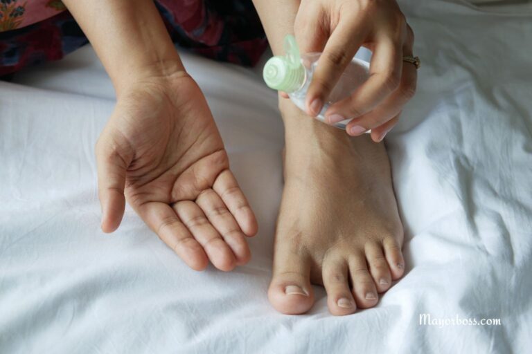 Rubbing Magnesium Oil On Your Feet Before Bed Can Help With Sleep And Ease Muscle Pain